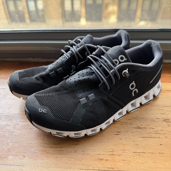 On Running Shoes - On Cloud 5 Women's Lifestyle Sneakers Size 6.5 Black/White